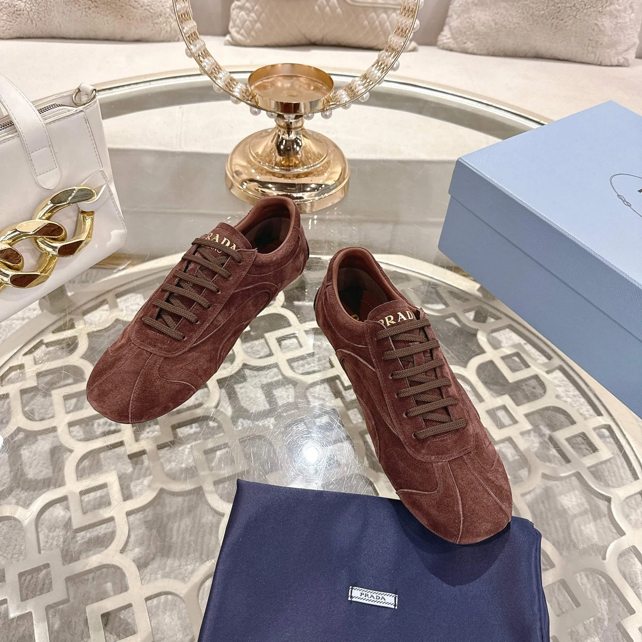 P600. PRADA for couples, casual shoes for couples, originally developed 1:1, made of high-mercerized cowhide, silk sheepskin lining, rubber outsole, comfortable and soft on the feet, size for women: 35 to 41. Male 38 to 45